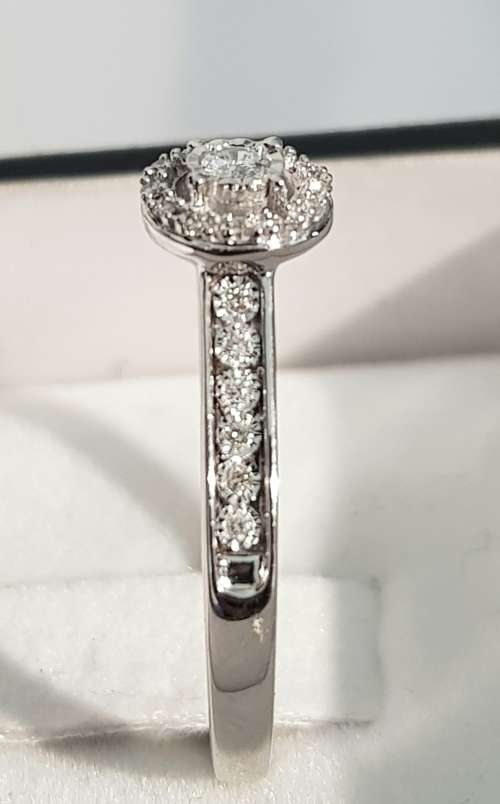 **HALO DESIGN | R28541** DIAMOND | 0.300ct | CLUSTER RING | WHITE GOLD - BUY SAFE