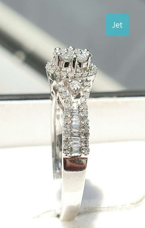 **STUNNING DESIGN | R44632** ROUND / BAGUETTE CUT | 0.800ct | DIAMOND RING | WHITE GOLD - BUY SAFE