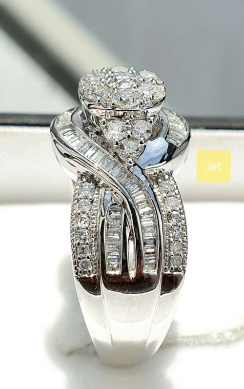 **SUPER OFFER | R74185** SWIRL DESIGN | 1.350ct | ROUND/BAGUETTE DIAMOND RING |WHITE GOLD - BUY SAFE