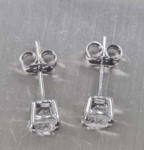 **CERTIFIED DIAMOND STUDS | R103586** ROUND CUT | 1.464ct | EARRINGS | 18KT WHITE GOLD - BUY SAFE