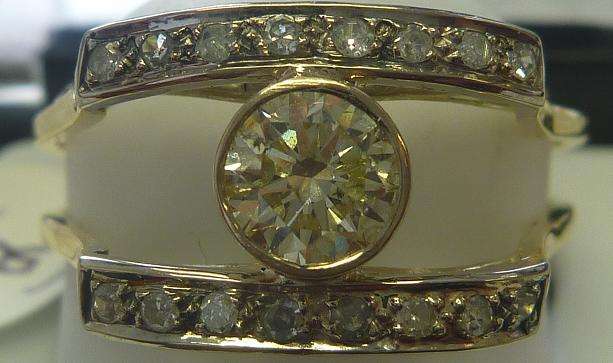 **STUNNING [VS2] DIAMOND [R43521]** [1.00ct] DIAMOND RING [0.76ct CENTRE] 18KT YELLOW GOLD