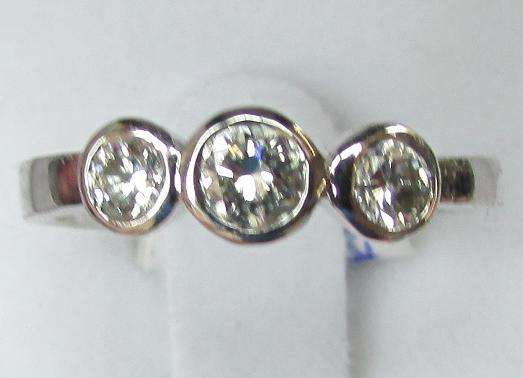 **DESIGNER RING [R37719]** SPARKLING 3 ROUND CUT [0.525ct] DIAMOND RING [WHITE GOLD] - BUY SAFE