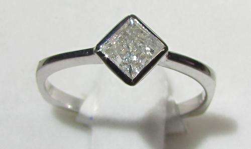 **GREAT VALUE [R30203]** DESIGNER PRINCESS CUT DIAMOND [0.700ct] RING [WHITE GOLD] - BUY SAFE