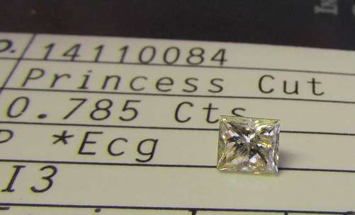 **CERTIFIED** GLAMOROUS [0.785ct] PRINCESS CUT [COLOUR P] DIAMOND AT R1 NO RESERVE - BUY SAFE