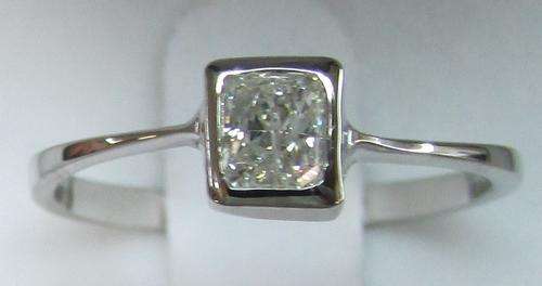 **CRAZY DEAL [R26579]** DESIGNER RADIANT CUT DIAMOND [0.365ct] RING [WHITE GOLD] - BUY SAFE