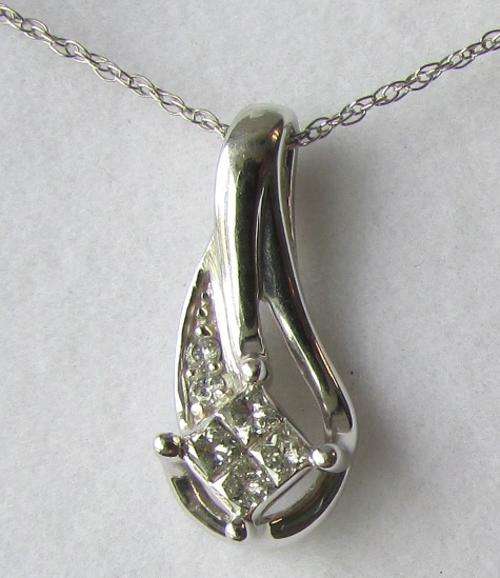 **GLITTERING [R23679]** DIAMOND PENDANT [0.249ct] PRINCESS CUT [WHITE GOLD] + FREE CHAIN -  BUY SAFE