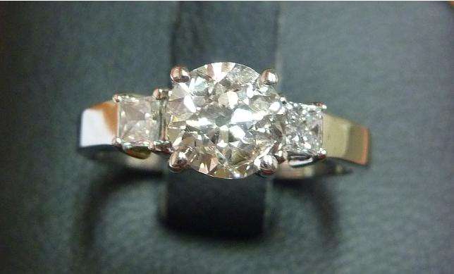 **SHOWSTOPPER [1.500ct] ROUND CUT [SI] DIAMOND RING** [18KT] WHITE [3.163g] GOLD - MAKE US AN OFFER