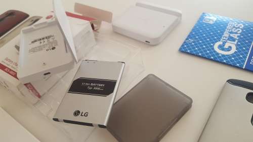 LG G4 ACCESSORY BUNDLE - HEADSET, GLASS PROTECTOR, BATTERY, ETC