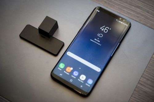 Samsung S8 - 64GB - Midnight Black - Small crack on screen