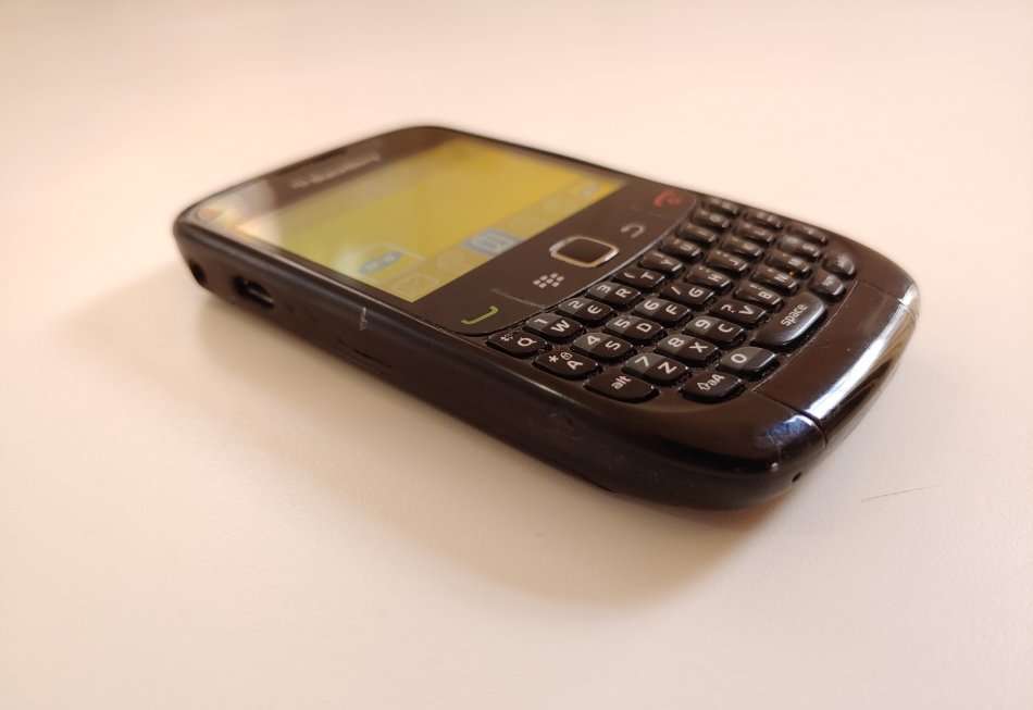 BLACKBERRY CURVE 8520