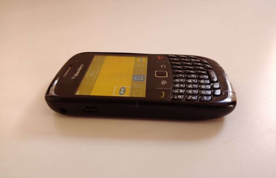 BLACKBERRY CURVE 8520