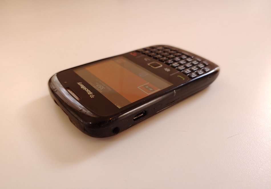BLACKBERRY CURVE 8520