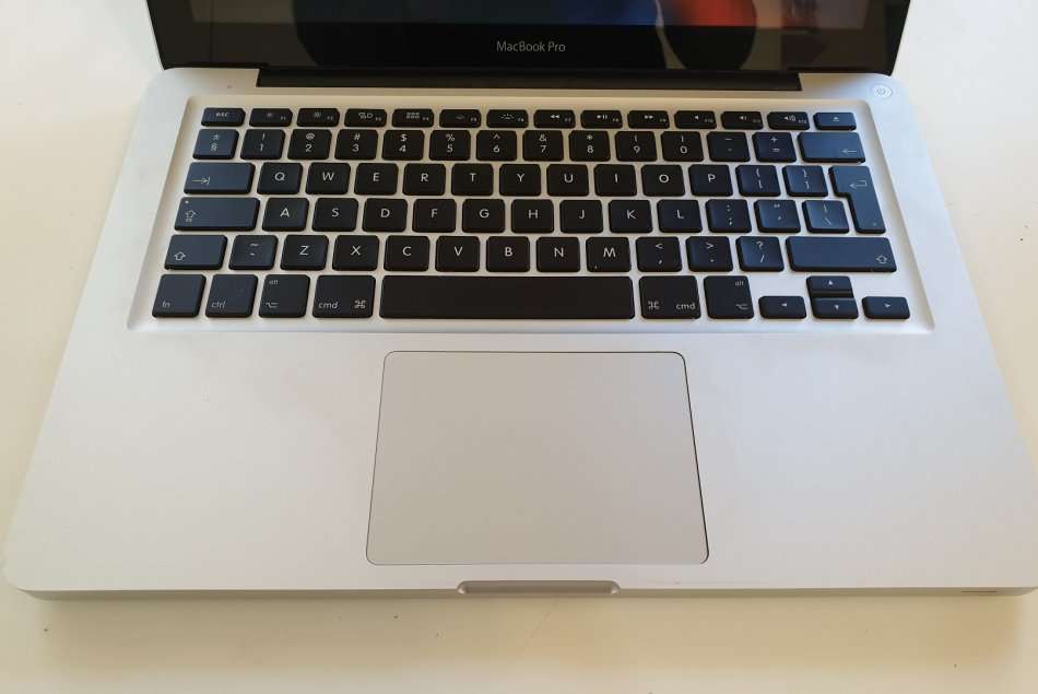MACBOOK PRO 2012 - CORE i5 - 500GB HARD DRIVE