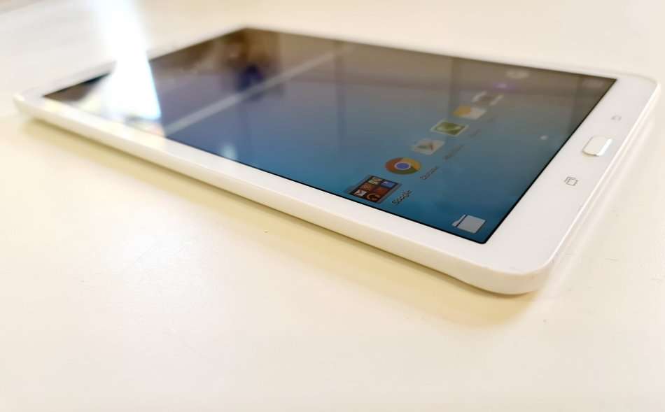 SAMSUNG GALAXY TAB E - 9.6" - WIFI & 3G - WHITE