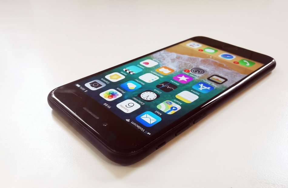 APPLE IPHONE 7 32GB - BLACK