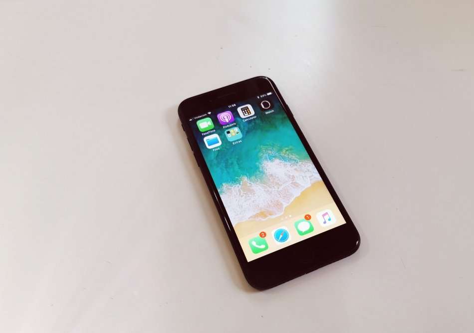 APPLE IPHONE 7 32GB - BLACK