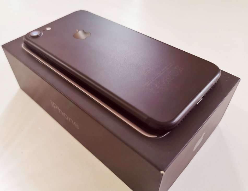 APPLE IPHONE 7 32GB - BLACK