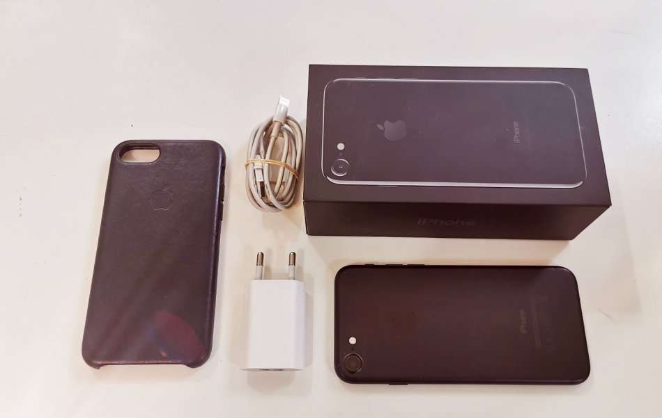 APPLE IPHONE 7 32GB - BLACK