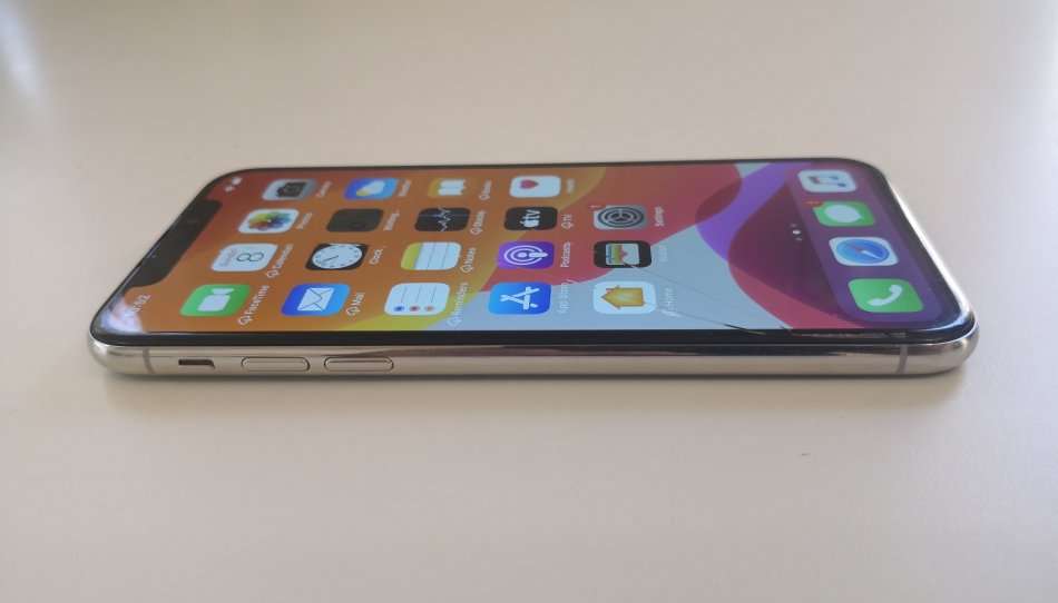 APPLE IPHONE X 256GB - SILVER- LOCAL STOCK - CRACKED SCREEN