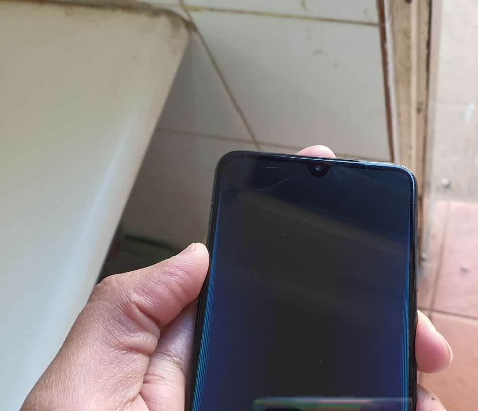 XIAOMI MI 9 - 128GB - DUAL SIM - 48MP CAMERA - BACK GLASS CRACKED