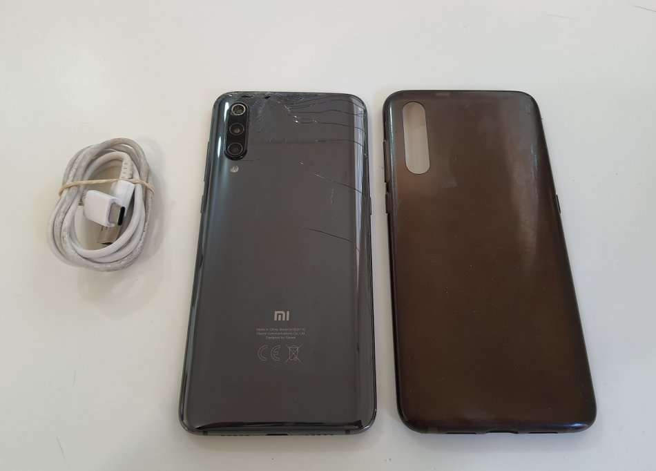 XIAOMI MI 9 - 128GB - DUAL SIM - 48MP CAMERA - BACK GLASS CRACKED