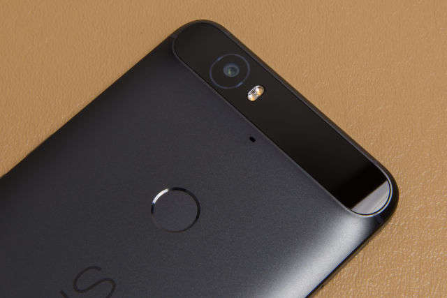 GOOGLE NEXUS 6P - 128GB - BLACK WITH WOODEN SKIN - BATTERY IS WEAK