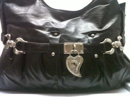 LEATHER HANDBAG IN BLACK