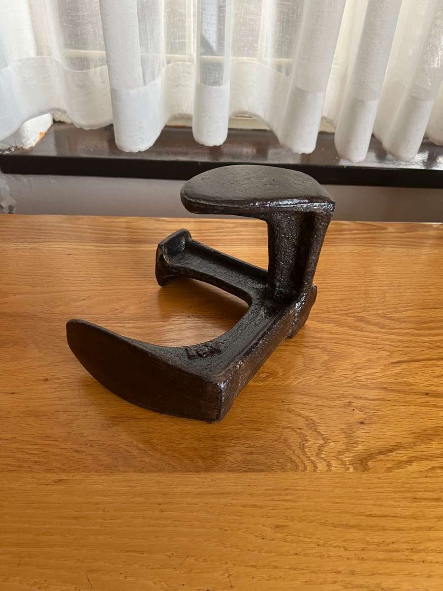 Antique rare three-footed cast iron cobbler anvil shoe maker