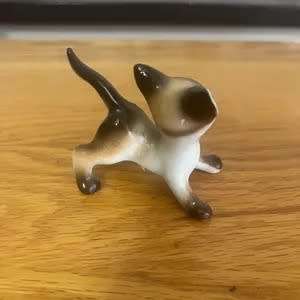 Beautiful small porcelain kitty