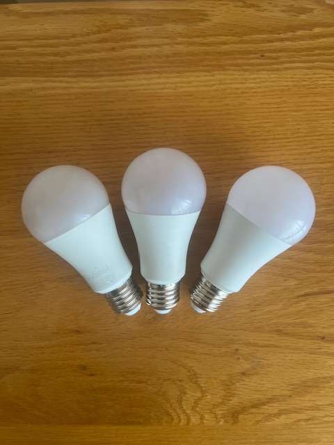 Used Qualitel Smart Light Bulb E27 - 9W RGB Colours & Cool + Warm White