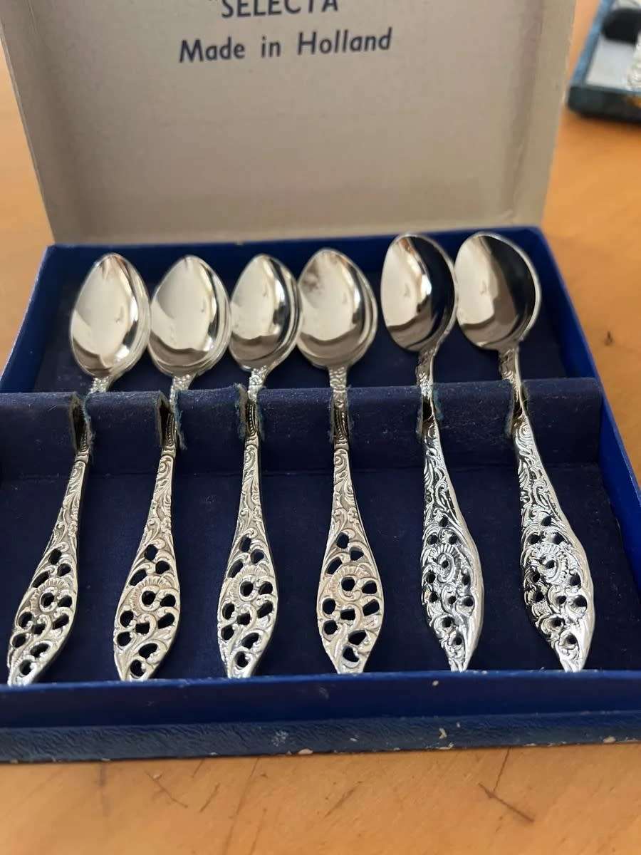 NIEUWZILVER odd bin silver tea spoons