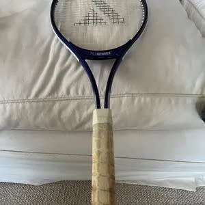 Second-hand tennis racket