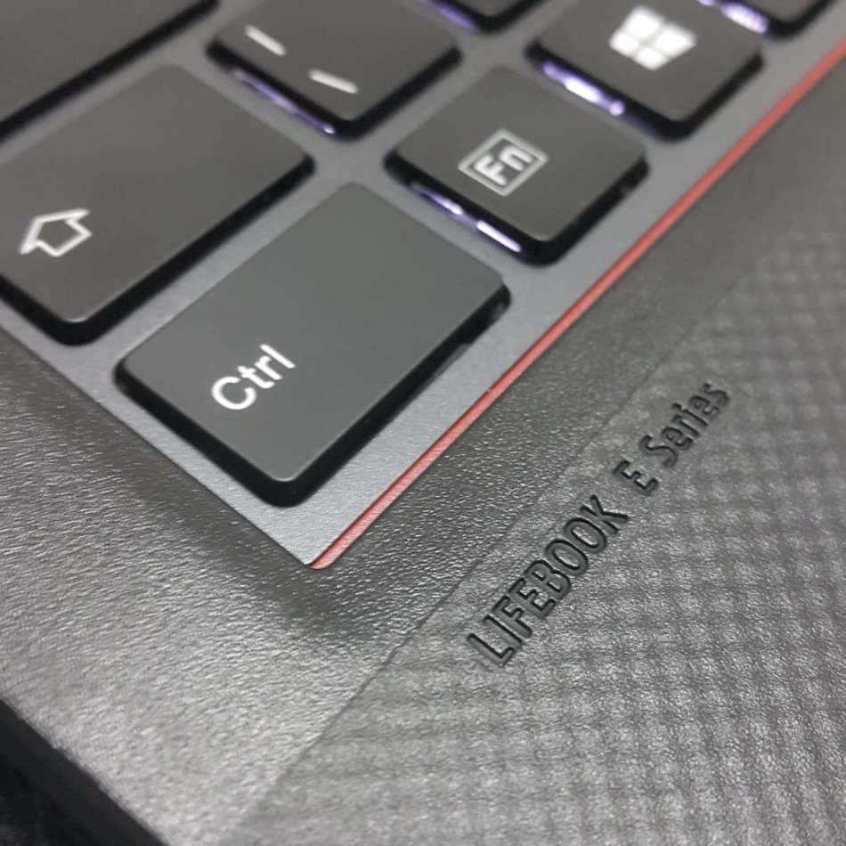 **POWER PACKED** FUJITSU 14" / 7TH GEN I5 3.1GHz / 256SSD / 8GB DDR4/INTEL HD 620 / 4G/GPS NAV / FHD