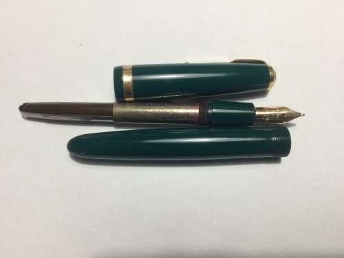 Vintage Duofold Parker fountain pen.