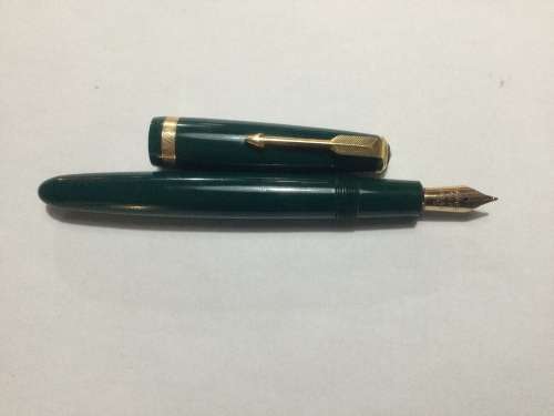 Vintage Duofold Parker fountain pen.