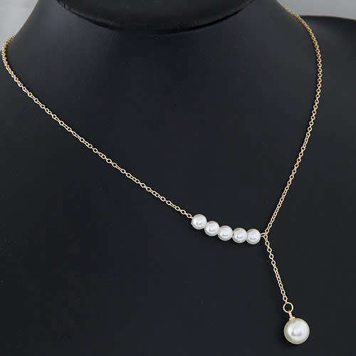 Gorgeous Faux pearl floating necklace gold or silver