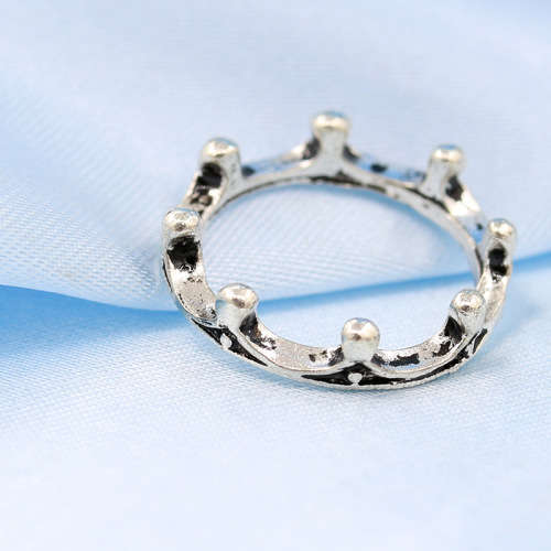 Gorgeous Antique silver crown ring