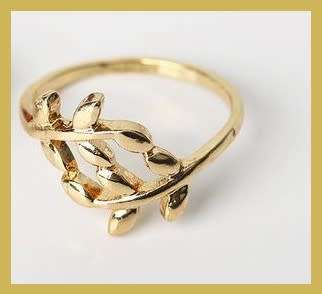 Stunning gold plated leaf/vine ring