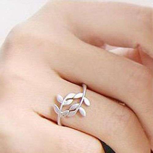 Stunning Silver plated leaf ring