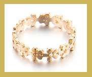 Stunning Daisy chain gold plated ring