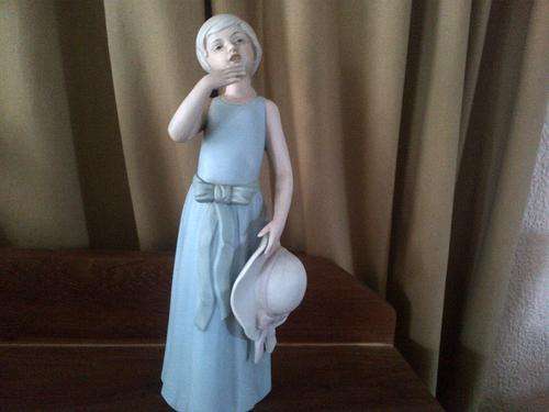 cute royal crown figurine