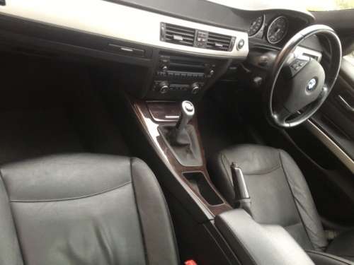 BMW 323i FULL HSE WITH SUNROOF
