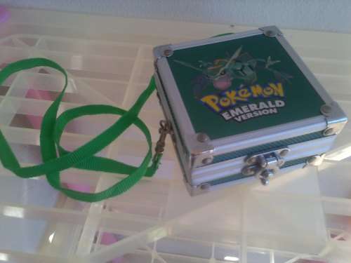 POKEMON CARD OR TAZO HOLDER