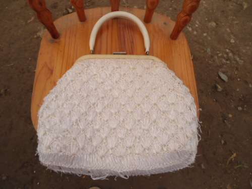 VINTAGE HANDBAG NEED BI TLC