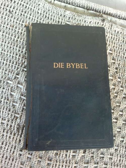 WOW STUNNING BIG FAMILY BIBLE IN AFRIKAANS DATES 1953 WITH DU PLESSIS FAMILY TREE 19cm x 6cm x 28cm