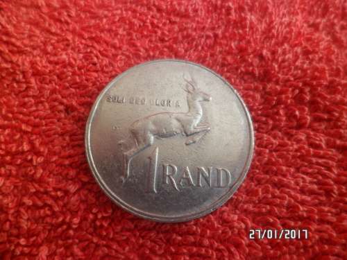 RARE 1985 ERROR OFF CENTRE ONE RAND COIN