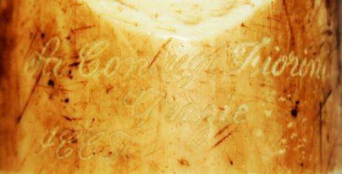 RARE FIND A ANTIQUE CARVED SCULPTURE  The front is graved in old Italian `` AI CONIUGI FIORINI GRAZI