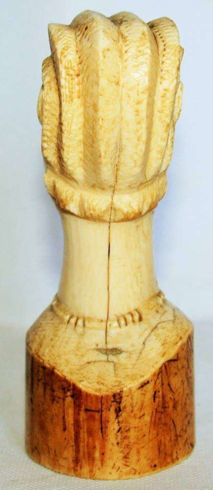 RARE FIND A ANTIQUE CARVED SCULPTURE  The front is graved in old Italian `` AI CONIUGI FIORINI GRAZI