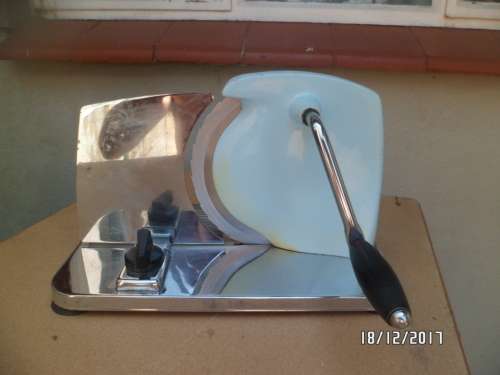 vintage pineware bread slicer