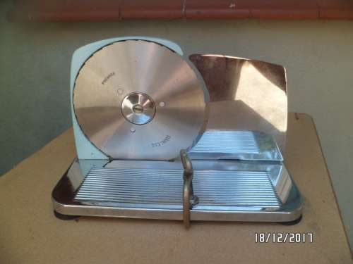 vintage pineware bread slicer
